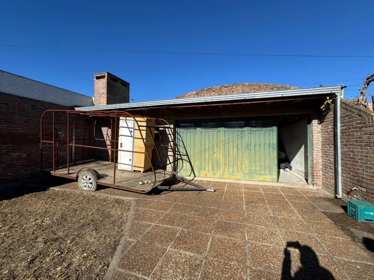 - VENTA TERRENO CON CONSTRUCCION-