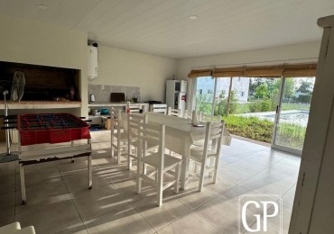-CASA QUINTA GOWLAND-
